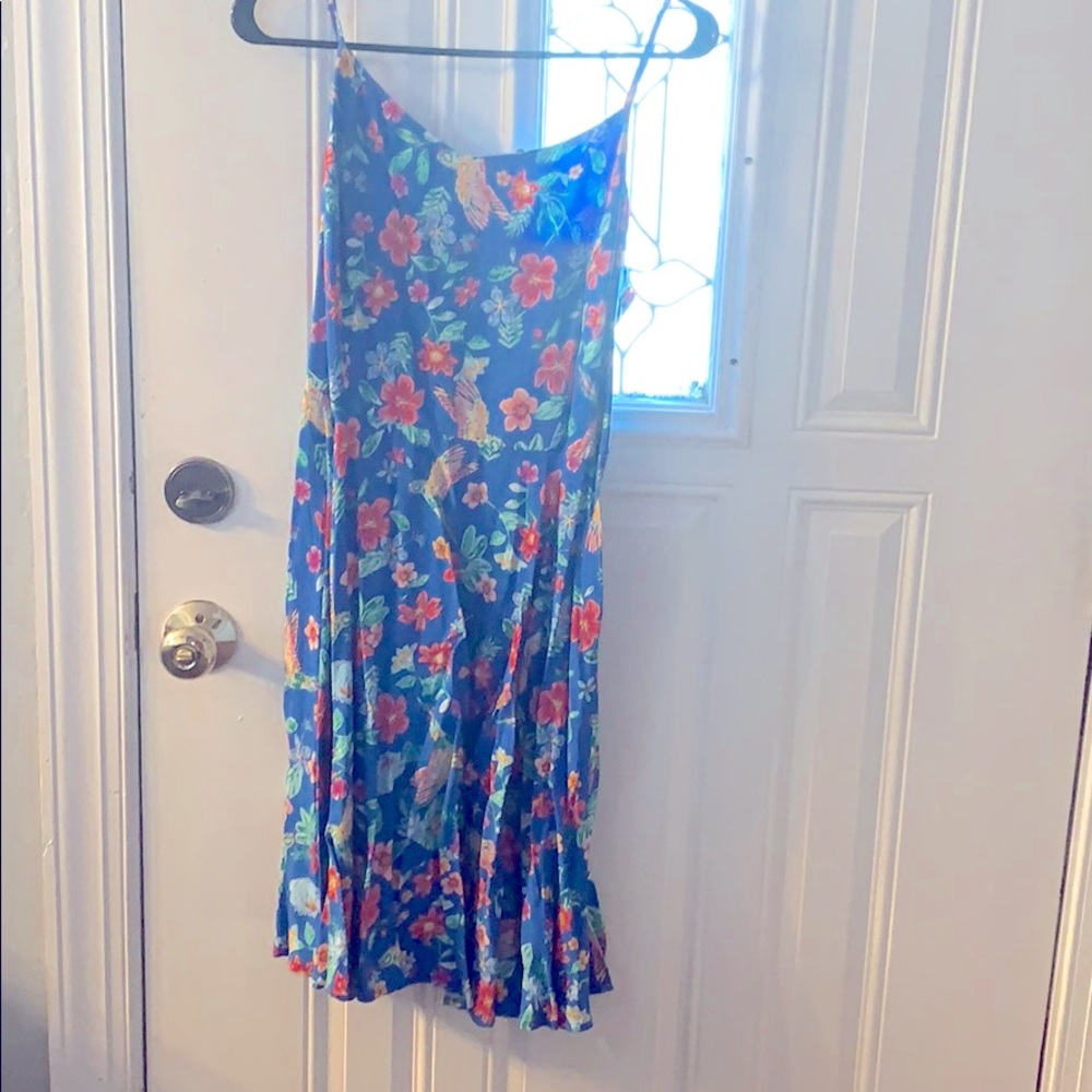 Beautiful sun dress! And sexy!